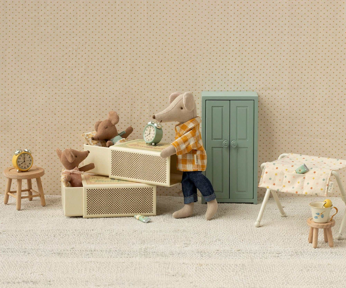 Schläfrige Babymaus in Matchbox