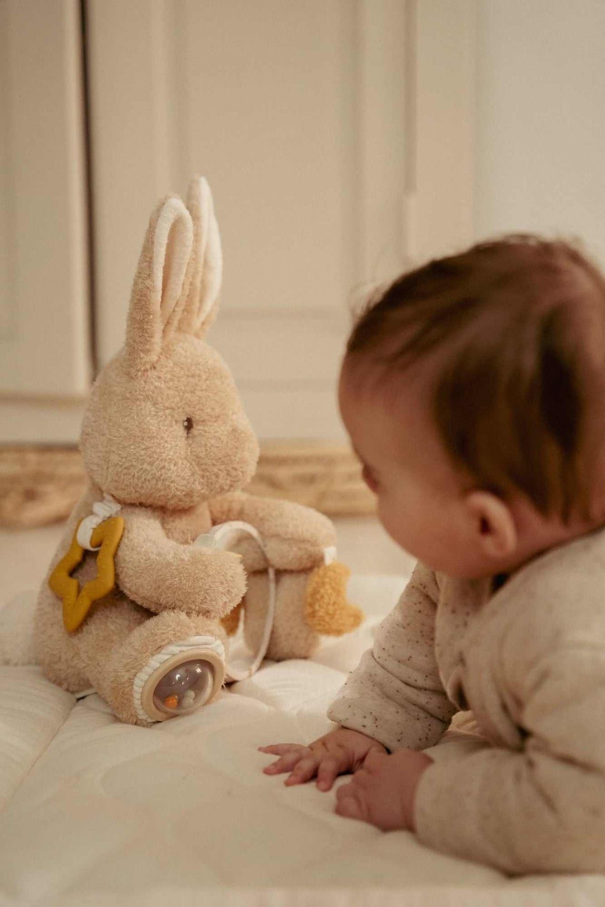 Aktivitätsschmusetier/ Baby Bunny