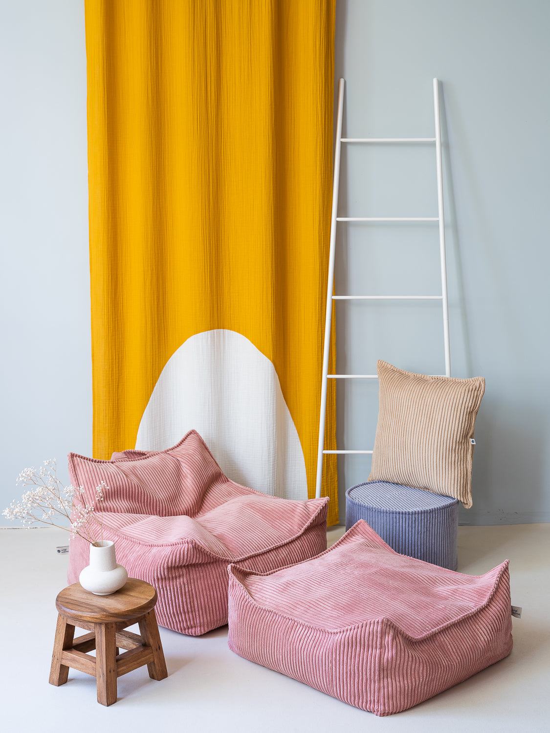 Beanbag Chair/ Pink Mousses
