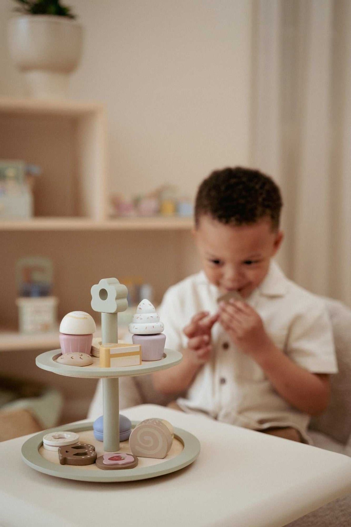 Etagere mit Gebäck