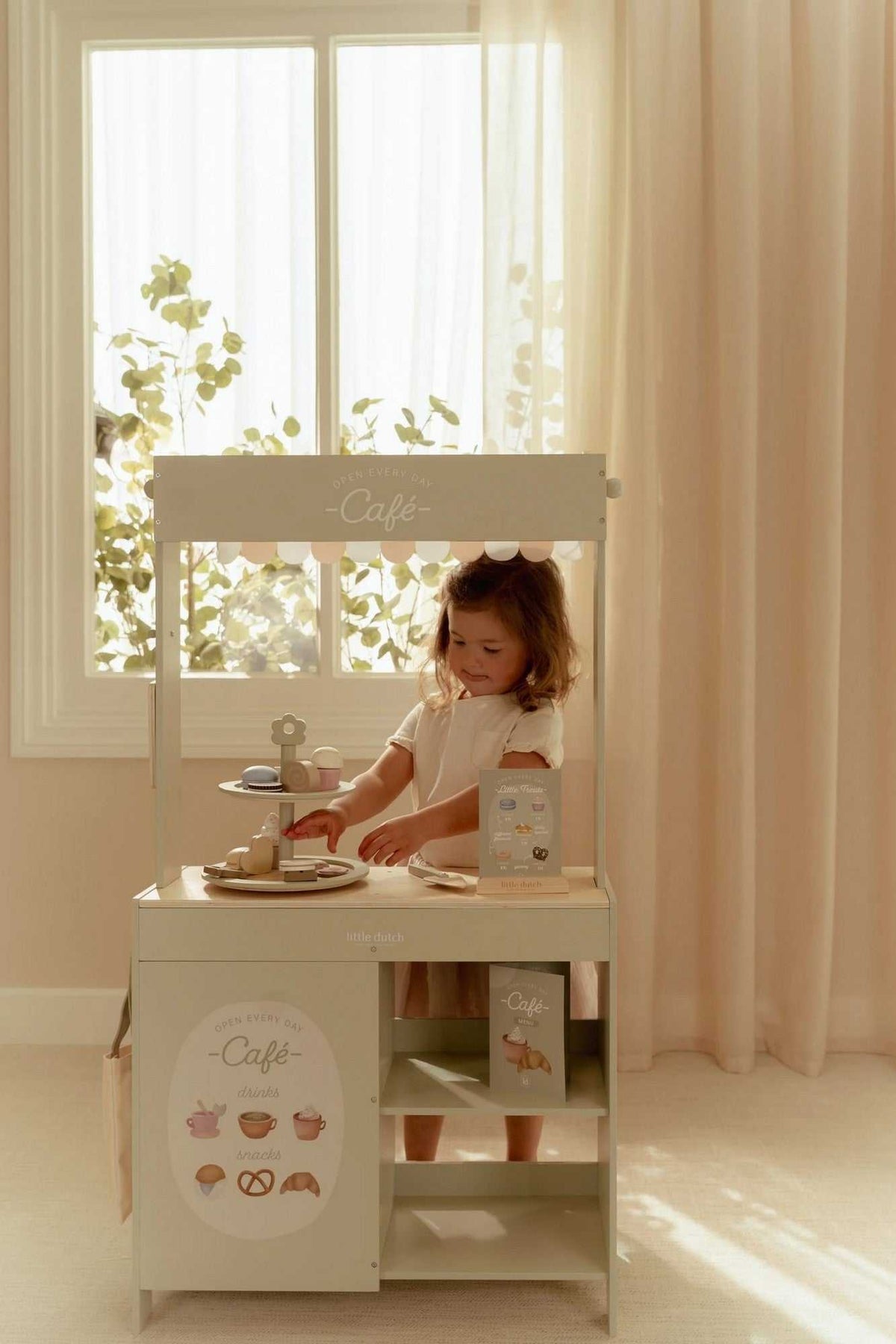 Etagere mit Gebäck