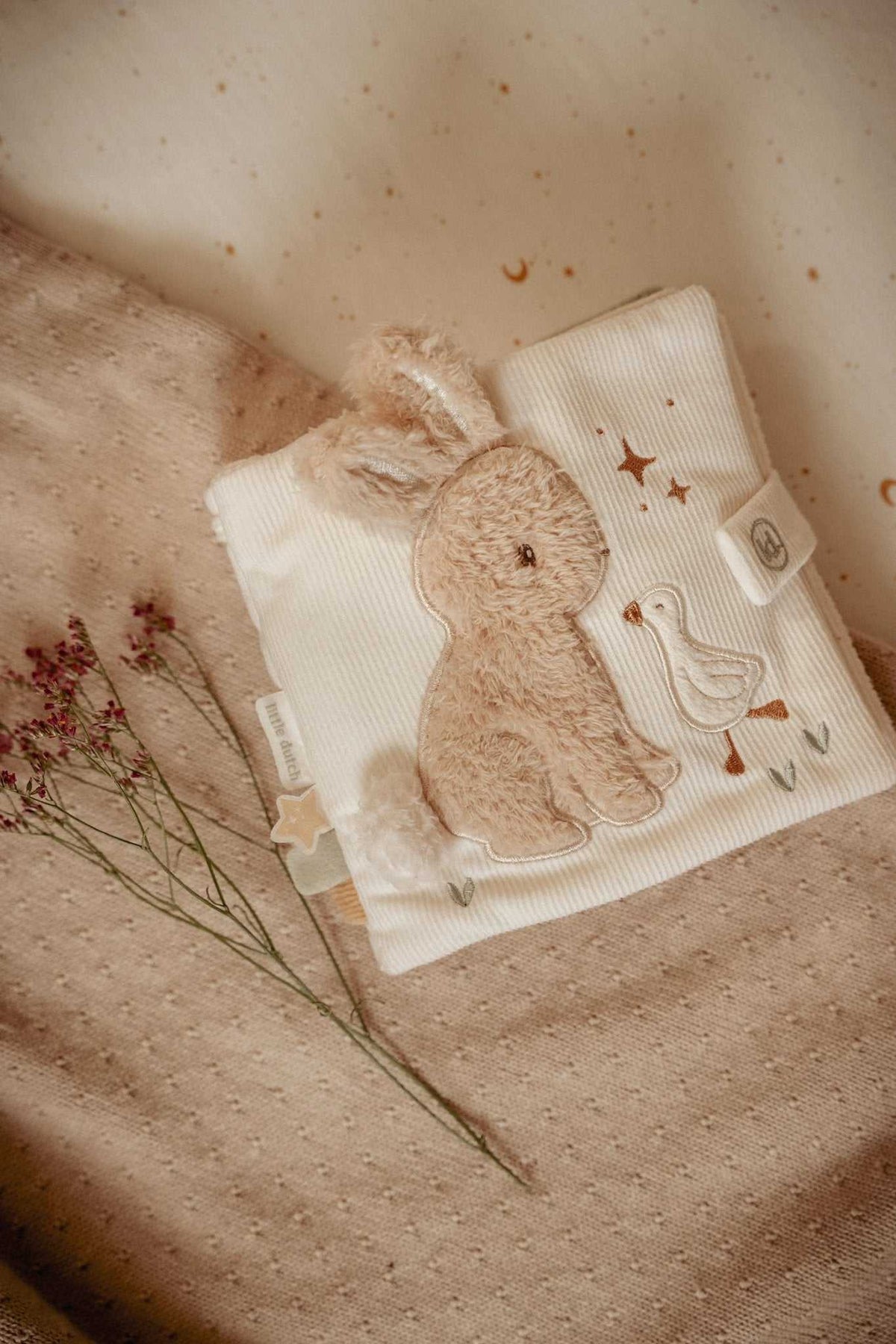 Stoffbuch mit Aktivitäten/ Newborn Naturals